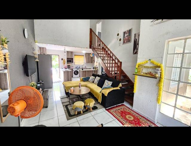 2 BEDROOM TOWNHOUSE FOR SALE IN BASSONIA
